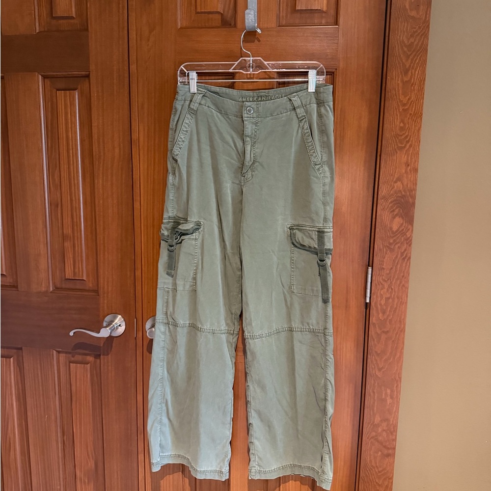 American Eagle Outfitters Olive Green Cargo Women’s Pants